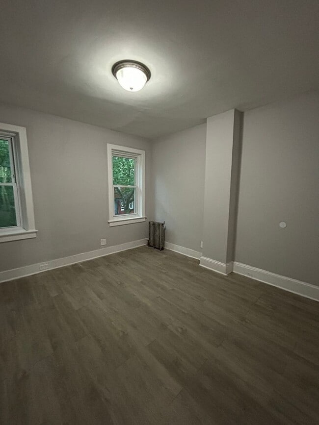 Building Photo - Large house Semi detached
