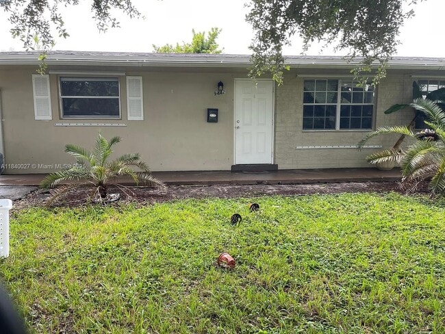 Primary Photo - 9442 SW 52nd St