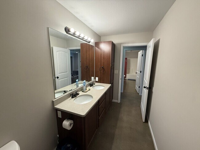 Building Photo - Nowells Subdivision Town Homes - Fully Furnished and Utilities Included