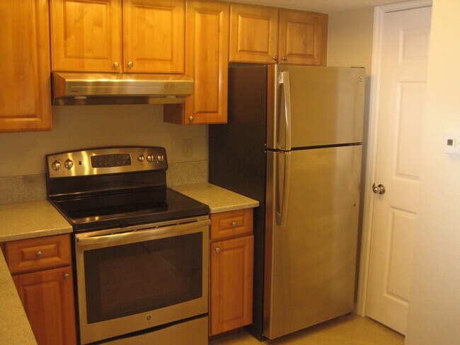 Building Photo - 15035 Michelangelo Blvd