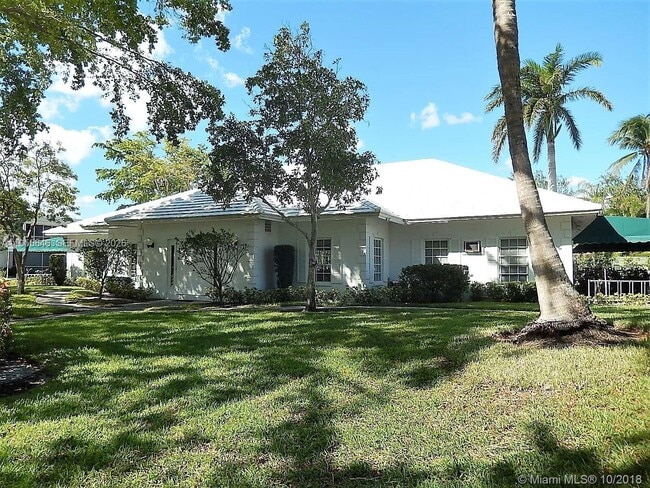 Building Photo - 6471 Bay Club Dr