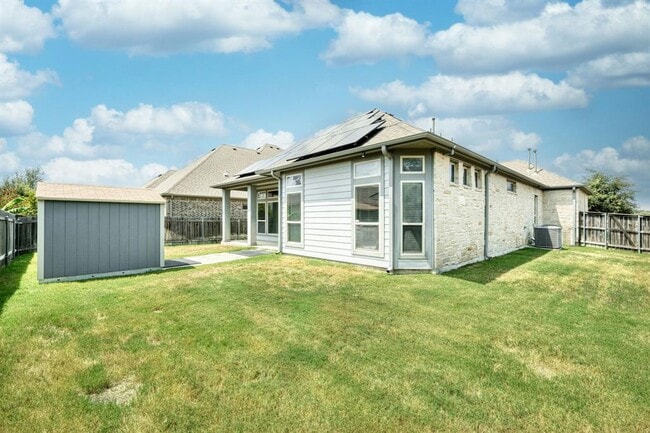 Building Photo - 204 Blue Spruce Way