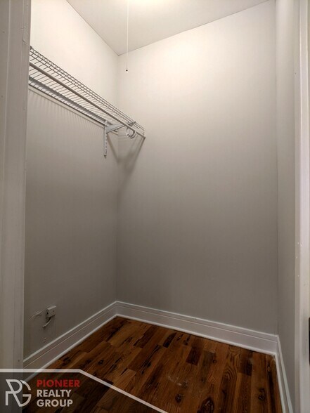 Building Photo - 4616 N Paulina St