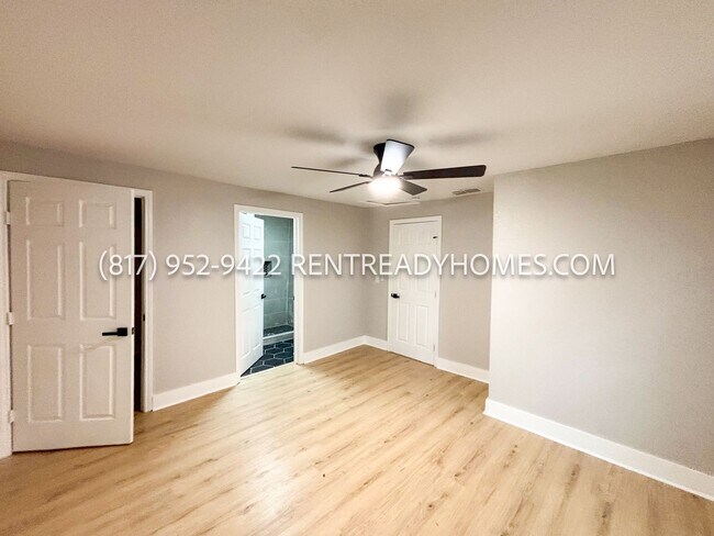 Building Photo - 404 Oak St