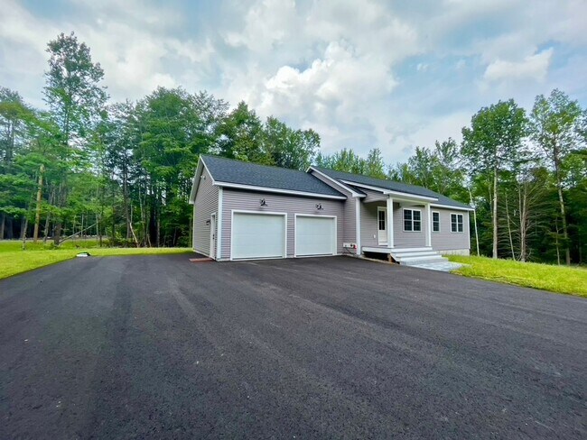 Building Photo - New 3 bed, 3 bath house with in law apt on...