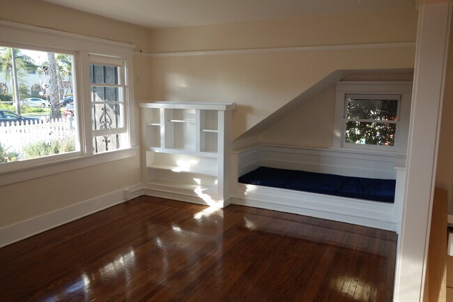Living room with daybed - 753 Orange Ave