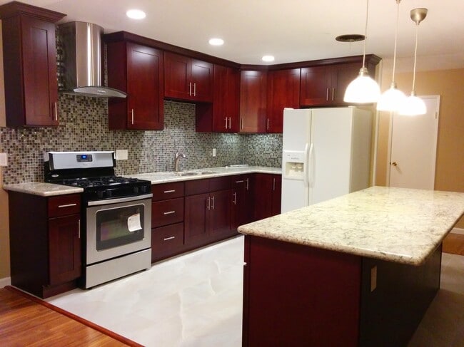 Building Photo - 15672 S Myrtle Ave