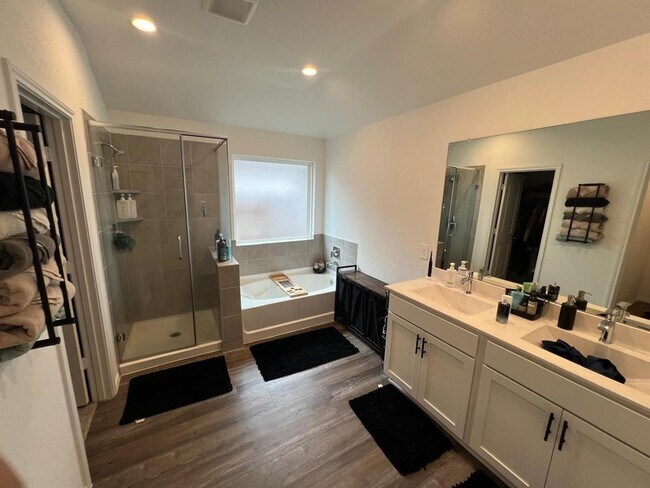 Building Photo - 5017 Almond Ter Dr