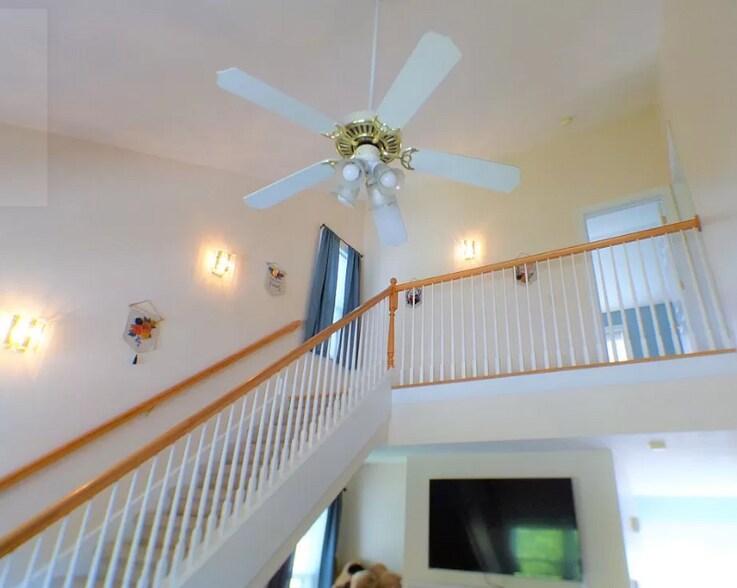 Building Photo - 2 2nd St