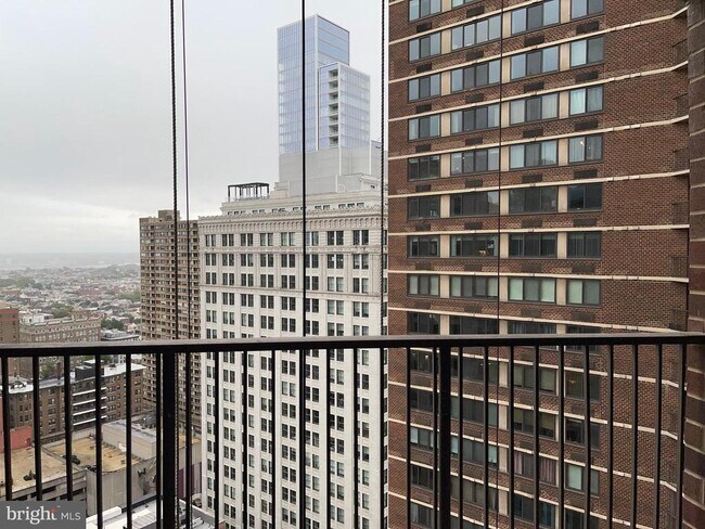 Building Photo - 1420 Locust St