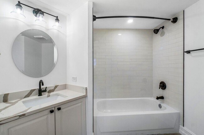 Building Photo - 1500 Crestwood Ct S