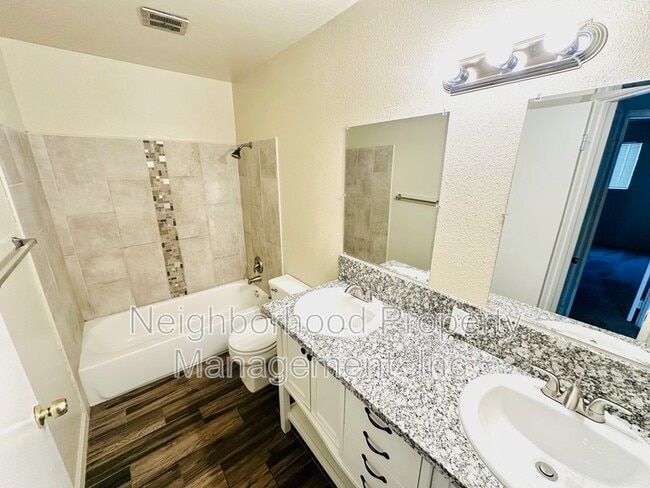 Building Photo - 1318 E San Ramon Ave