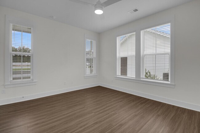 Building Photo - 268 Symphony Ave