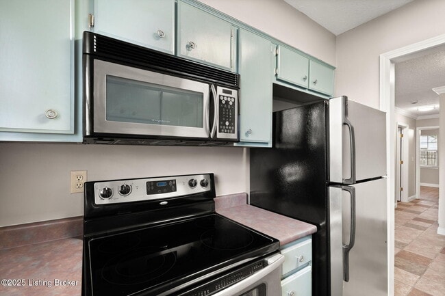 Building Photo - 704 Victoria Ct