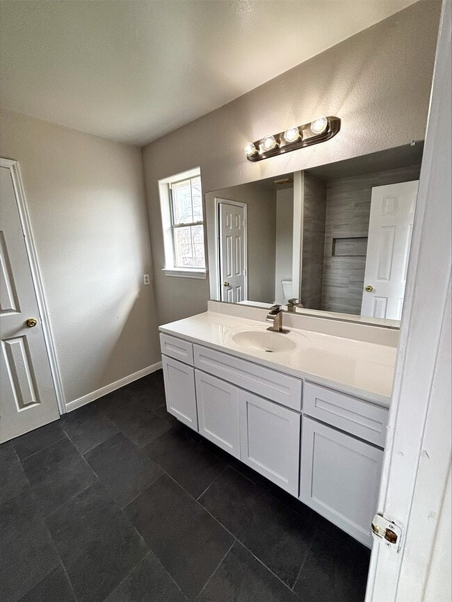 Building Photo - 10445 Wicklowe St