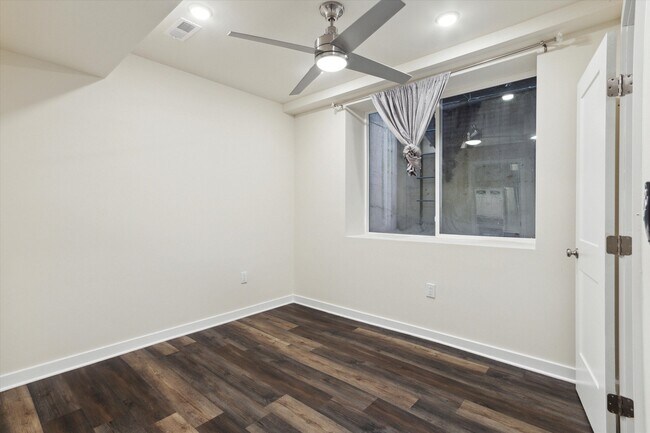 Building Photo - 1330 N 15th St