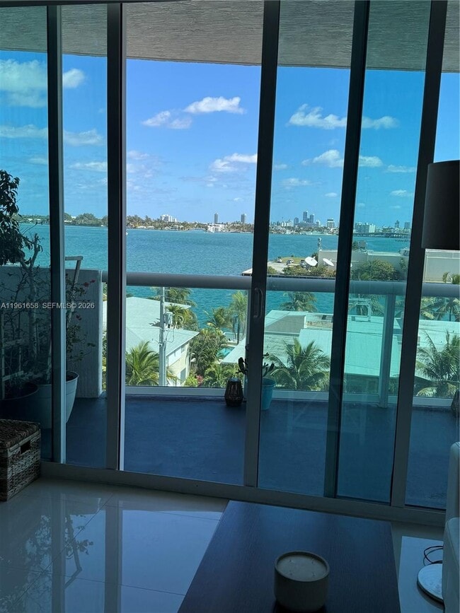 Building Photo - 7910 Harbor Island Dr