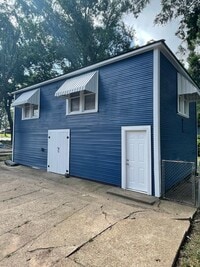 Building Photo - Highland 1 Bed Apartment