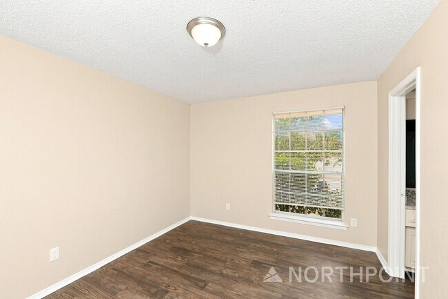 Building Photo - 3-Bedroom, 2 Bath Single Family for Rent in Dallas, TX | Front yard & Modern Kitchen