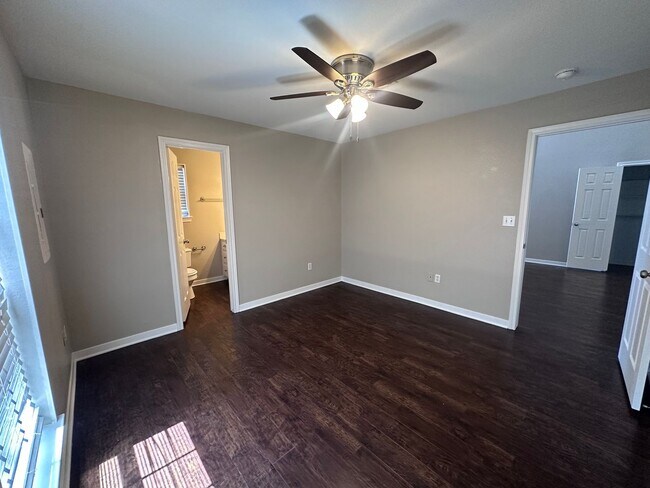 Building Photo - 1901 S 15th St