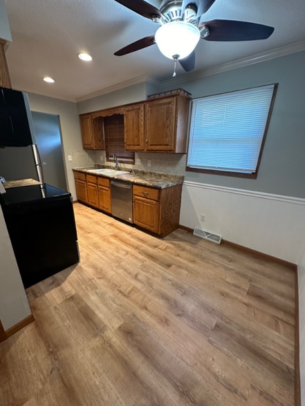 Building Photo - 3520 Sunny Hill Dr