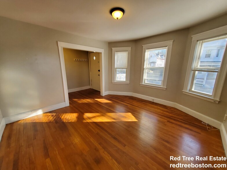 Building Photo - 8 Woodside Ave