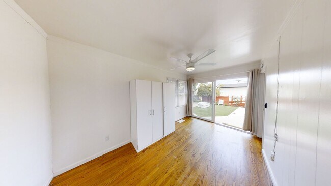 Building Photo - Nice Patio, Private Yard on Mary Lane! (Le...