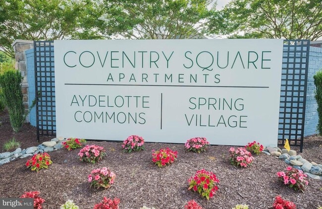 Building Photo - 417 Creekbed Cir