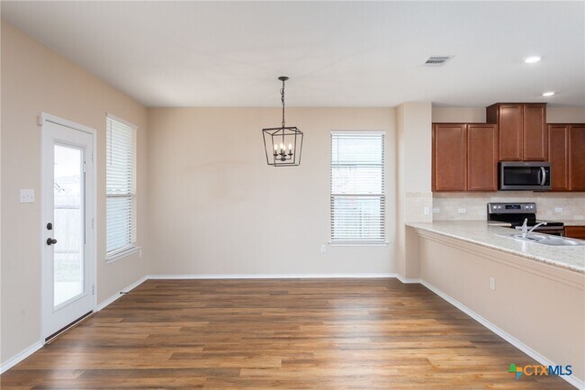 Building Photo - 1605 Henbit Ln
