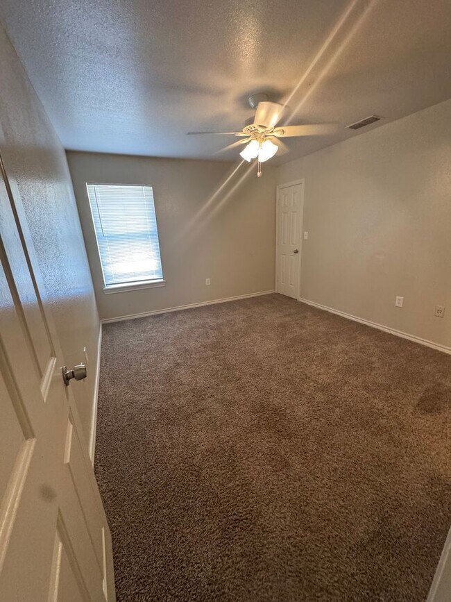 Building Photo - 1208 N Bangor Ave