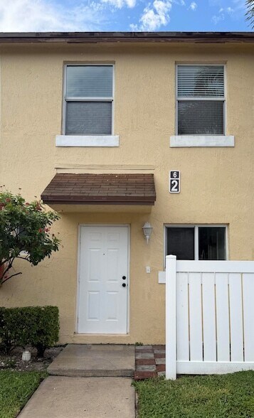 Building Photo - 6631 Winfield Blvd