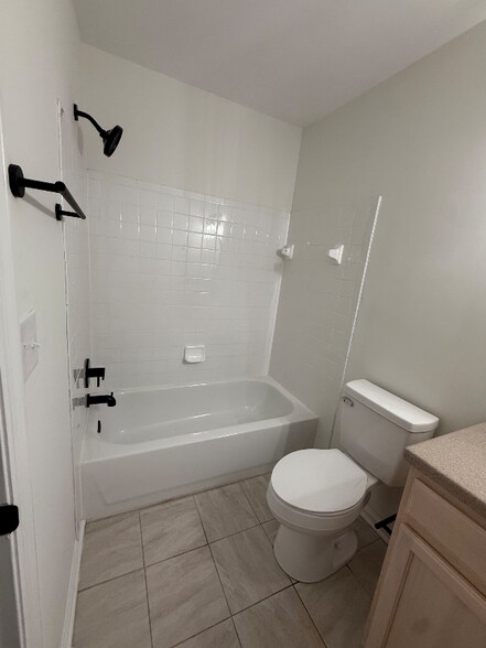 Building Photo - 341 W Coleman Blvd