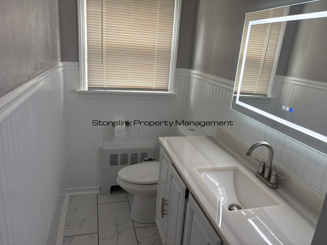 Building Photo - Newly Renovated House for Rent in Tiverton!