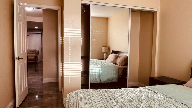 Building Photo - Furnished 3 Bedroom Home in Gated Community