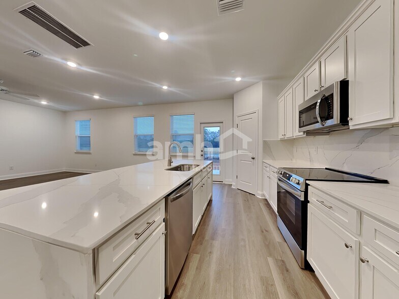 Building Photo - 5500 Front St