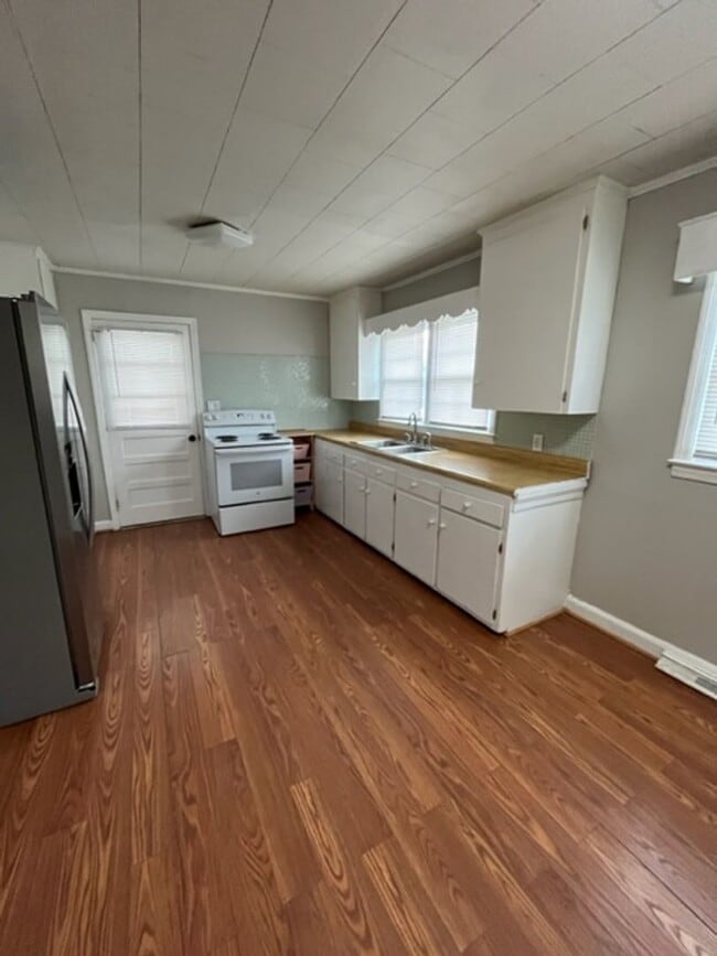 Building Photo - 2 bed 1 Bath Home Mount Airy NC