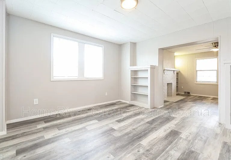 Building Photo - 2712 Versailles Ave