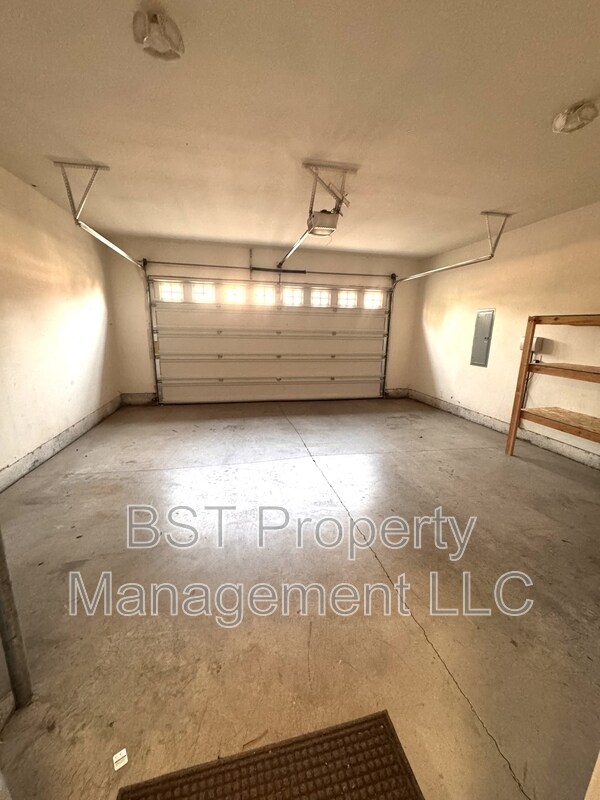Building Photo - 1604 Webb Lake Dr