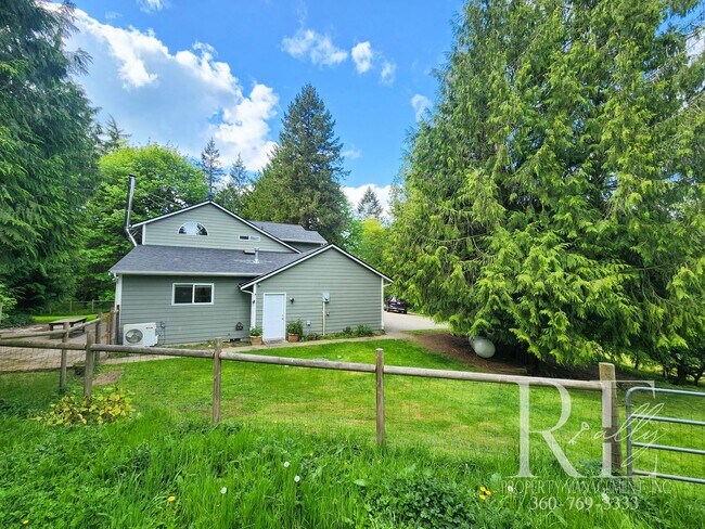 Building Photo - Forest-Edged Retreat with Pasture Access –...