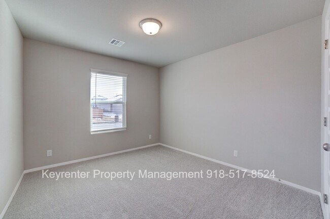 Building Photo - Beautiful 3 Bedroom, 2 Bath Recently Built Home in BA