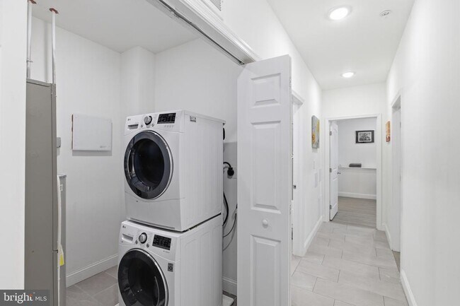 Building Photo - 925 N Broad St