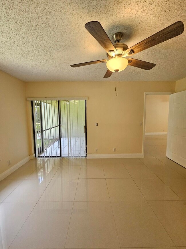 Building Photo - 480 Hardwood Pl