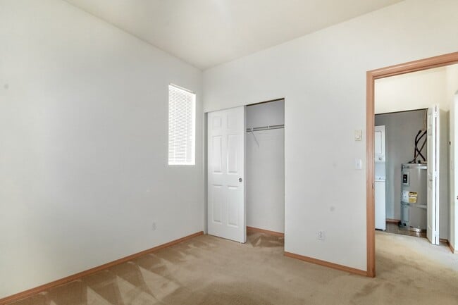Building Photo - 2-Bedroom DuPont Condo with New Interior Paint and Carpet
