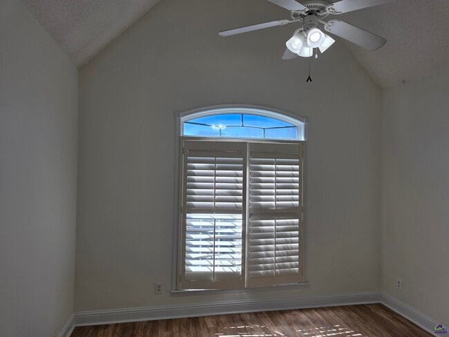 Building Photo - 604 Twelve Oaks Dr