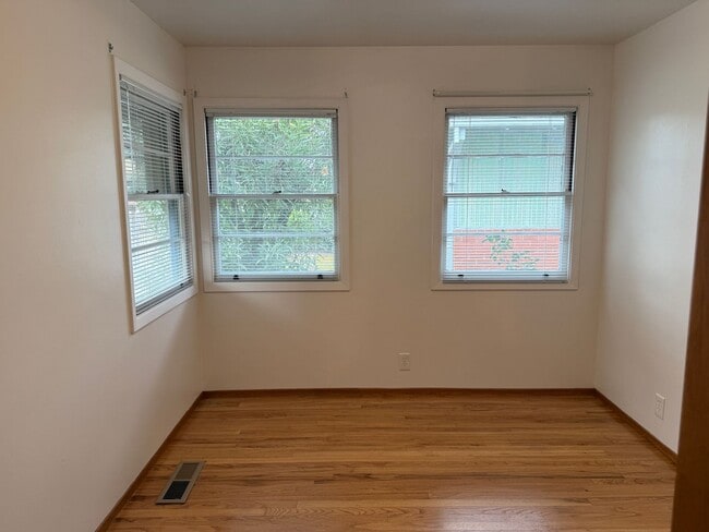 Building Photo - Charming 2-Bedroom Auburn Home with Beautiful Covered Patio!