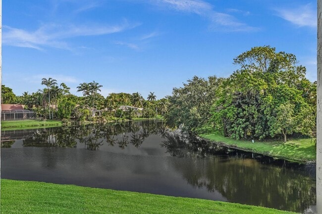Building Photo - Beautiful 3 bedroom 2 bath condo in Coral Springs