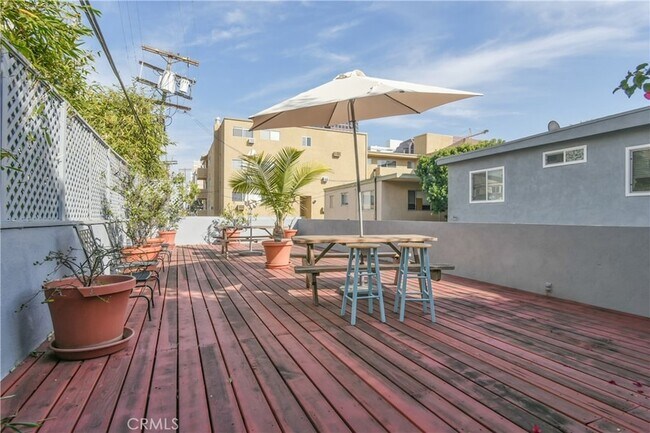 Building Photo - 11921 Goshen Ave