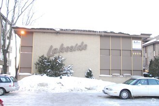 Building Photo - Lakeside