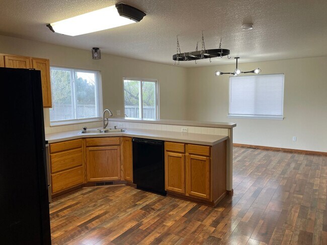 Building Photo - Beautiful 3 Bed 2.5 Bath Home in Milliken, Huge Corner Lot, Fenced Yard & Unfinished Basement