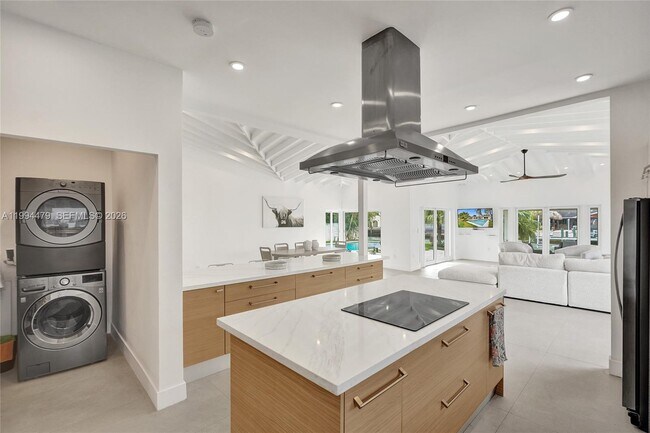 Building Photo - 12478 N Bayshore Dr